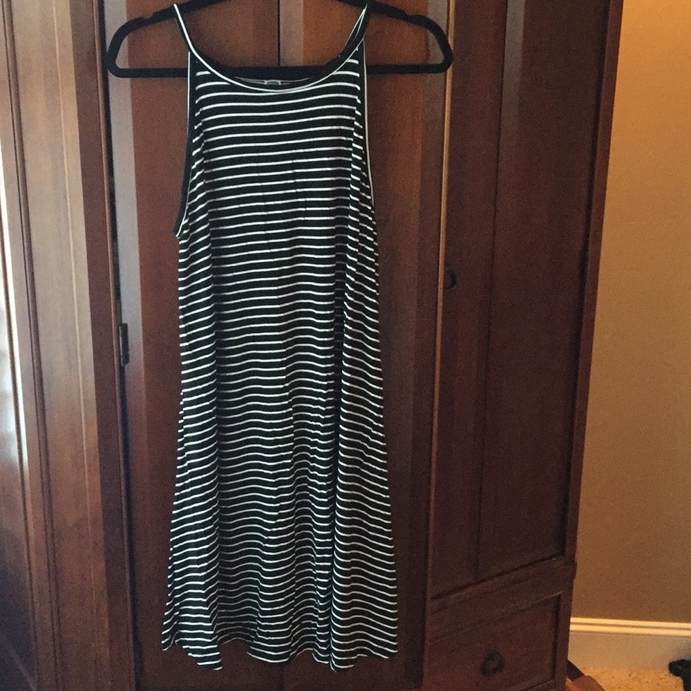 Old Navy black/white striped dress size Large pet